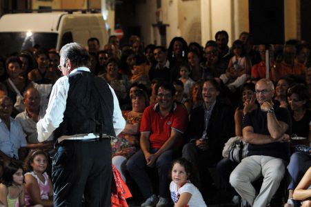 Piazza Salandra 2011 il Sindaco Risi tra il pubblico